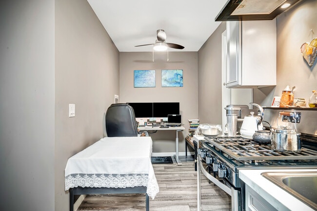 Building Photo - 6554 Greenbush Ave