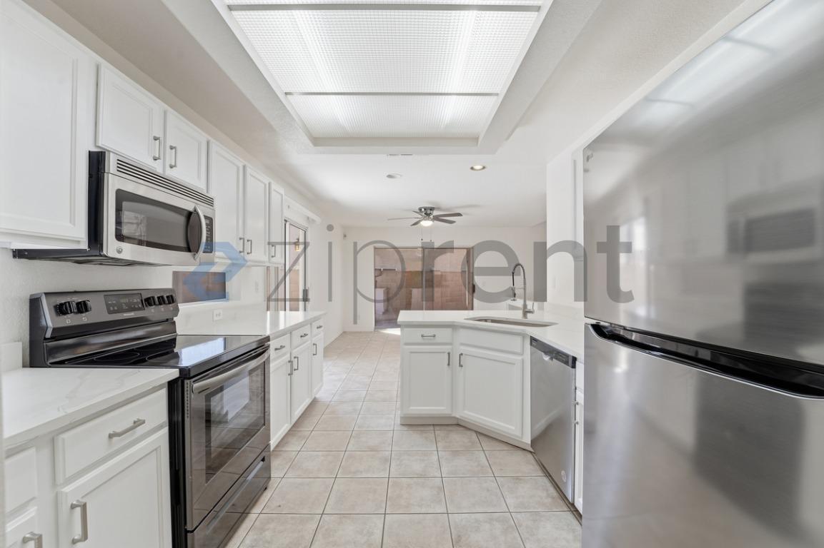 Building Photo - 17606 N 17th Pl