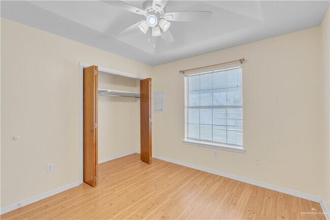 Building Photo - 1906 Lake View Dr