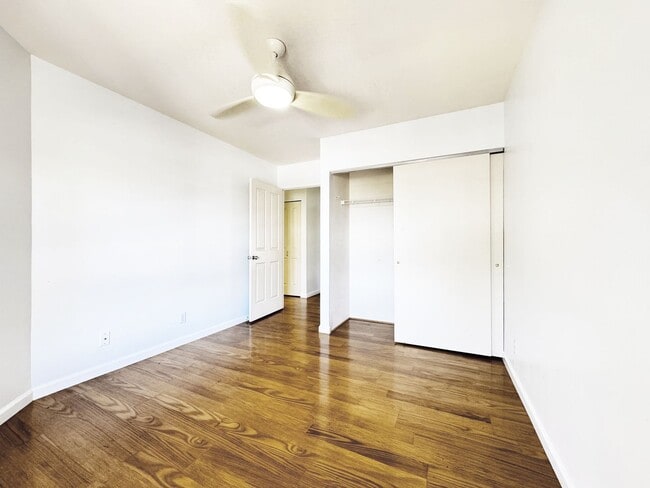 Building Photo - Moanalua Village 3/2.5 Townhouse with 2-Ca...