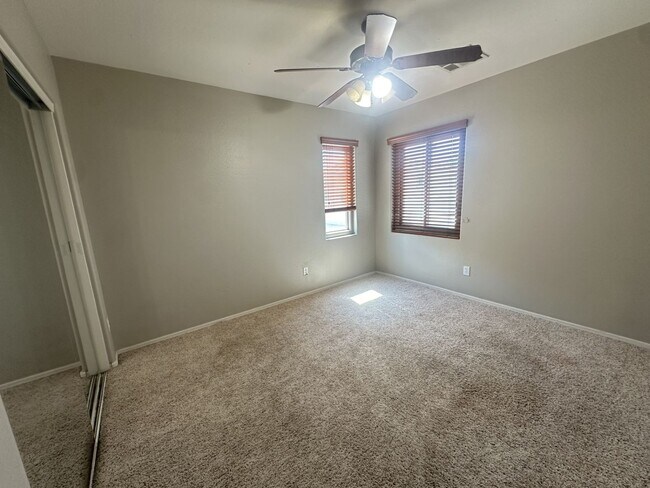 Building Photo - LYONS GATE COMMUNITY, 3PLUS DEN TWO STORY ...