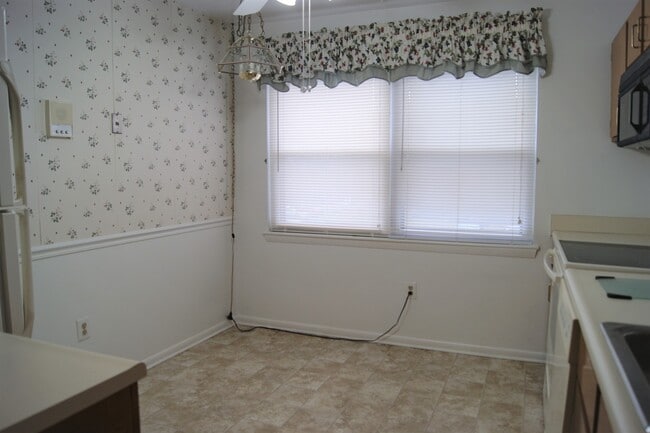 Building Photo - Charming 2 Bedroom/2 Bathroom Apartment in Perry Hall, MD!