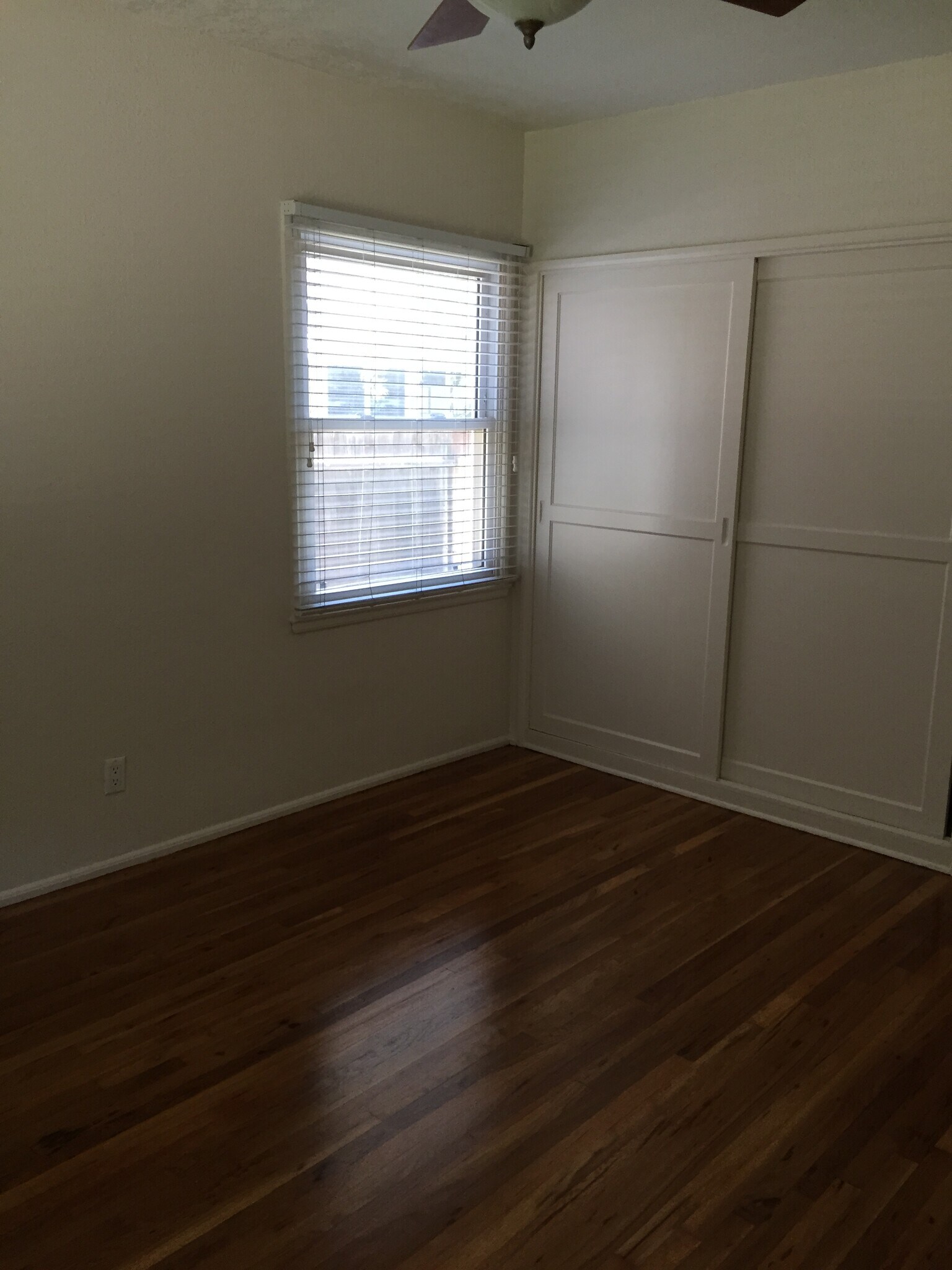 Building Photo - 5828 E Parkcrest St