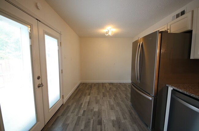 Building Photo - 1003 Ave H