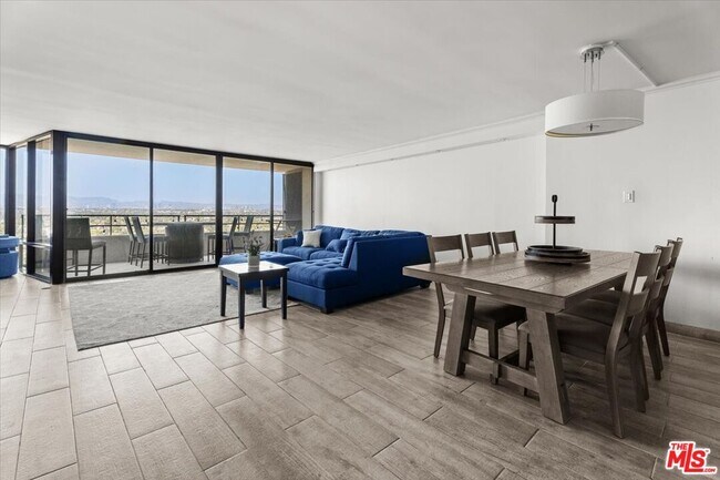 Building Photo - 4316 Marina City Dr