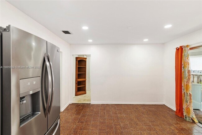 Building Photo - 2262 NW 5th St