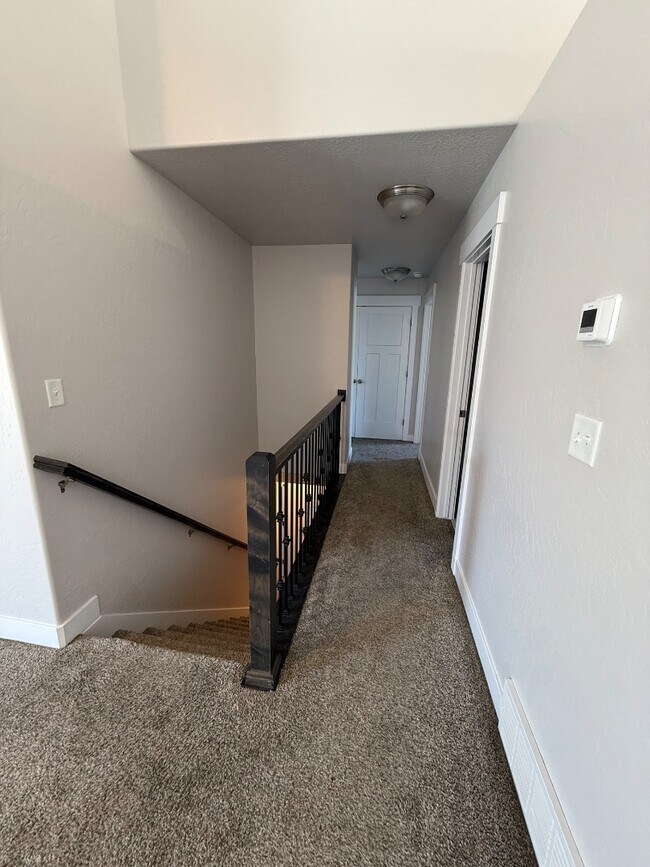Building Photo - 1375 E Rachel Way