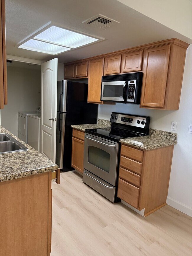 Building Photo - 12071 Alta Carmel Ct