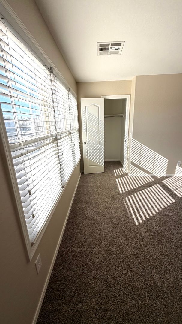 Building Photo - Spacious Surprise home with large backyard