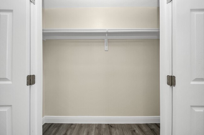 Building Photo - 7066 Villa Dr