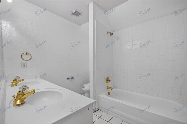 Building Photo - 305 Brazil Dr