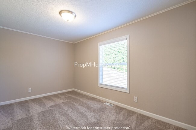 Building Photo - Updated Three Bedroom Home in Milwaukie Heights!