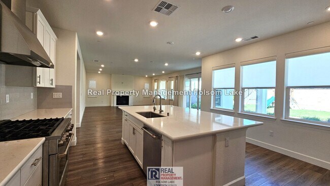 Building Photo - Upgraded 4 Bed + Loft | Solar | EV Charger | Outdoor Living | Folsom