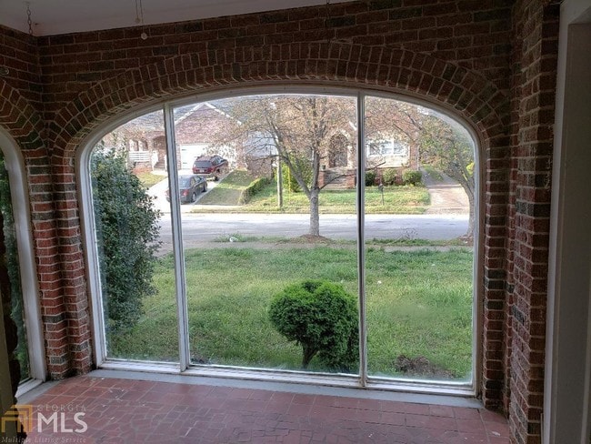 Building Photo - 586 Shannon Dr SW