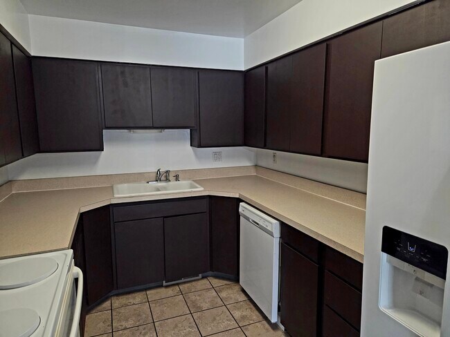 Building Photo - 1968 E 5850 S