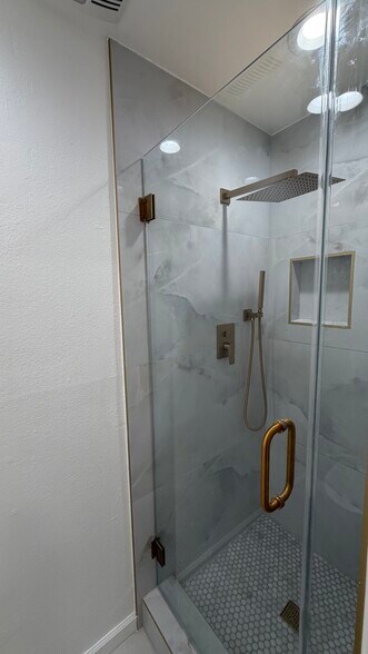 Building Photo - 10331 Lindley Ave