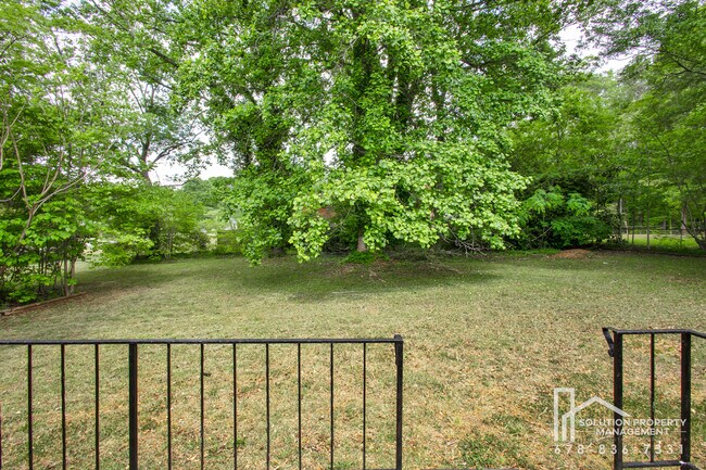 Building Photo - 1870 Gherry Dr