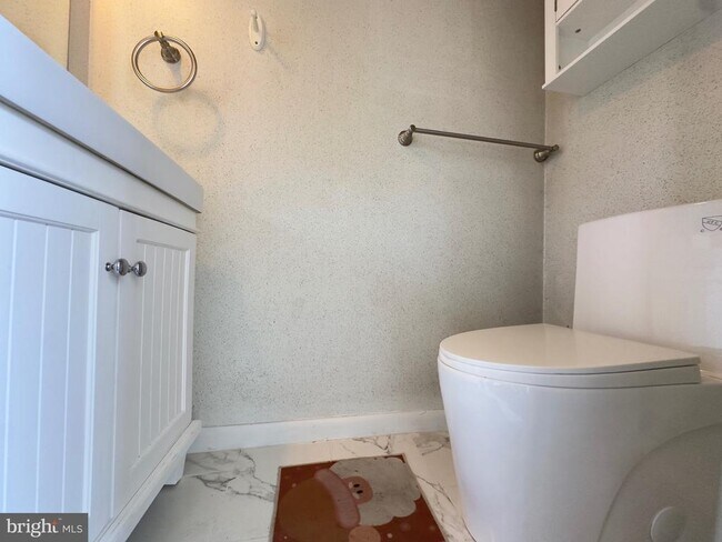 Building Photo - 1017 Oaklyn Ct