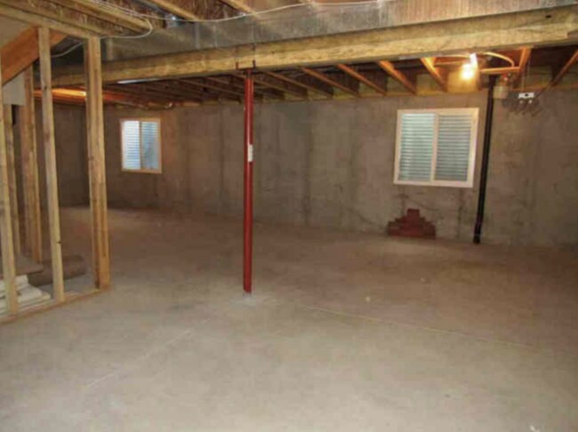 Building Photo - 915 Alta Mae St