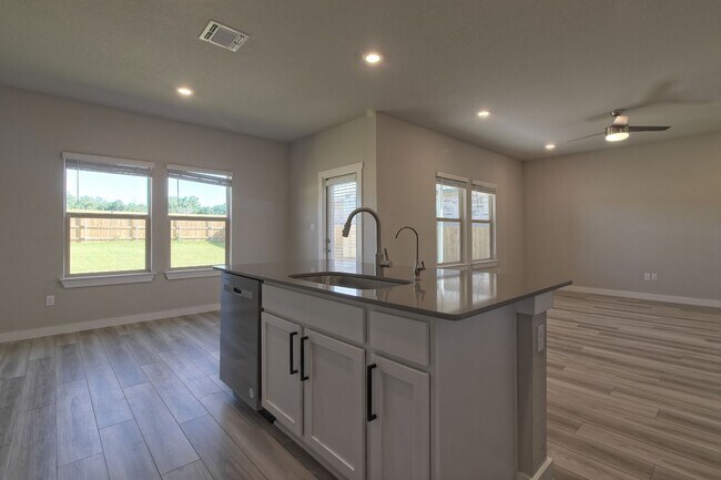 Building Photo - 425 Coda Xing Georgetown, TX 78633