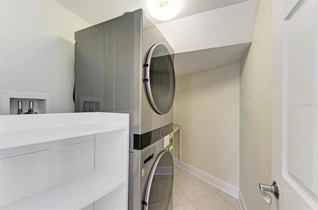 Building Photo - 435 S Gulfstream Ave