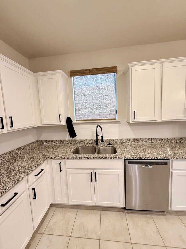 Building Photo - BEAUTIFUL Home in San Tan Valley with Mountain View’s! A Must See!