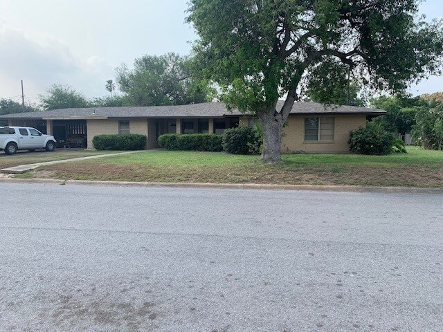 305 Linda - 305 W. Linda