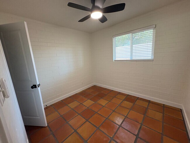 Building Photo - 817 S Melody Ln