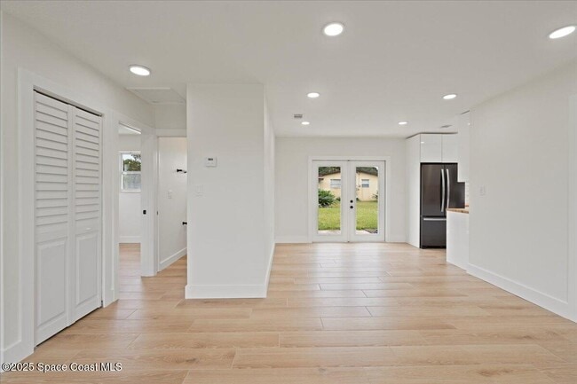 Building Photo - 301 W Rutgers St