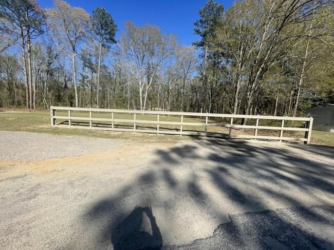 Building Photo - 931 Ravenwood Dr