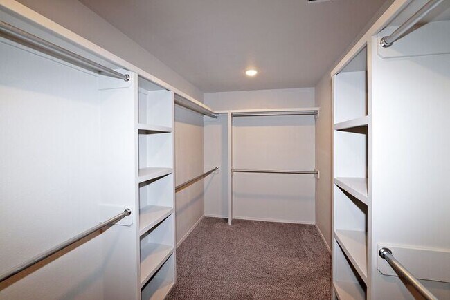 Building Photo - New Construction in City View!