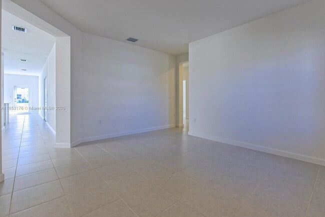 Building Photo - 2425 SE 23rd Rd