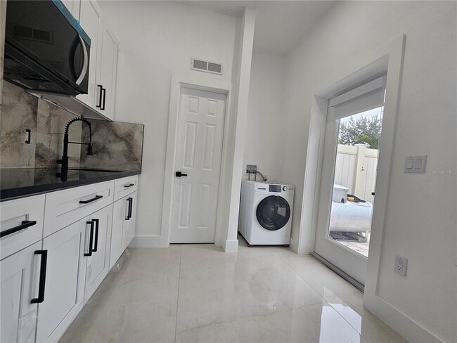 Building Photo - 12913 Islamorada Dr