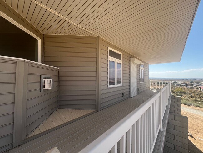 Building Photo - 3 bedroom 2.5 bath in the Mariana Ranchos !!