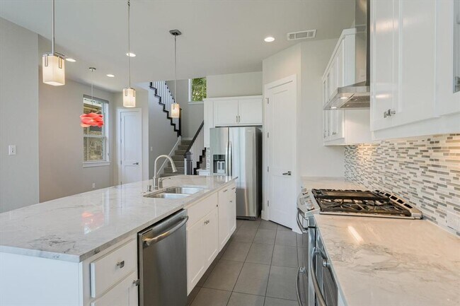 Building Photo - 613 Baylee Love Ln E