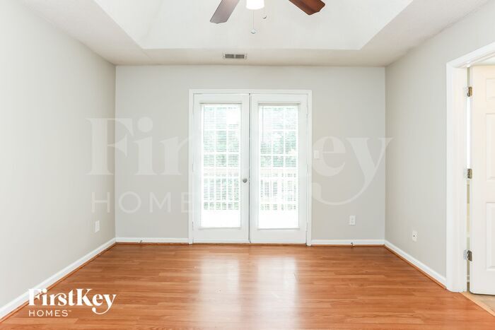 Building Photo - 721 Peteywood Dr