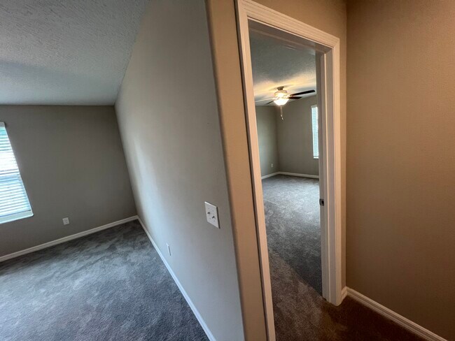Building Photo - 352 Argyll Dr