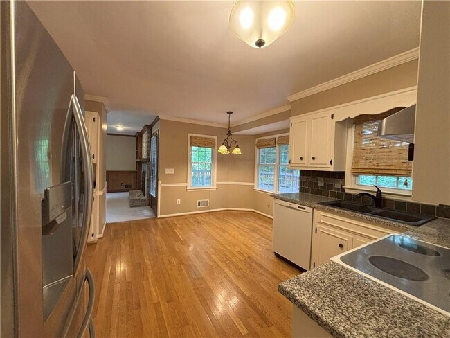 Building Photo - 2872 Bentwood Dr