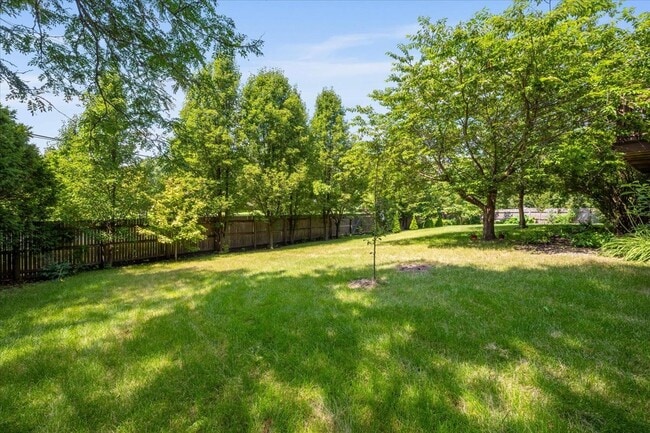 Building Photo - 371 Larchmont Ct