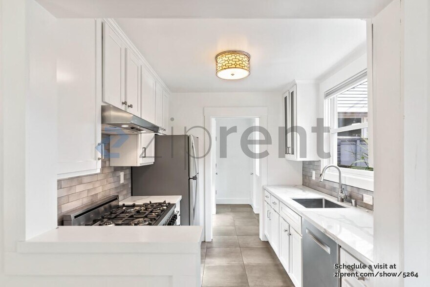 Building Photo - 321 63rd St