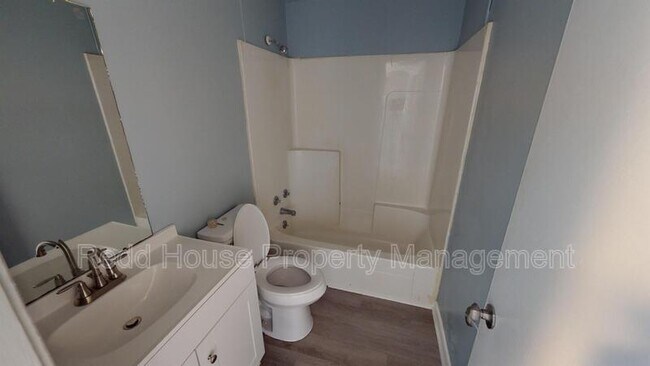 Building Photo - 125 Nann St