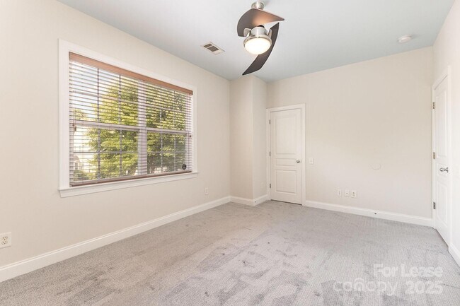 Building Photo - 9429 Ridgeforest Dr