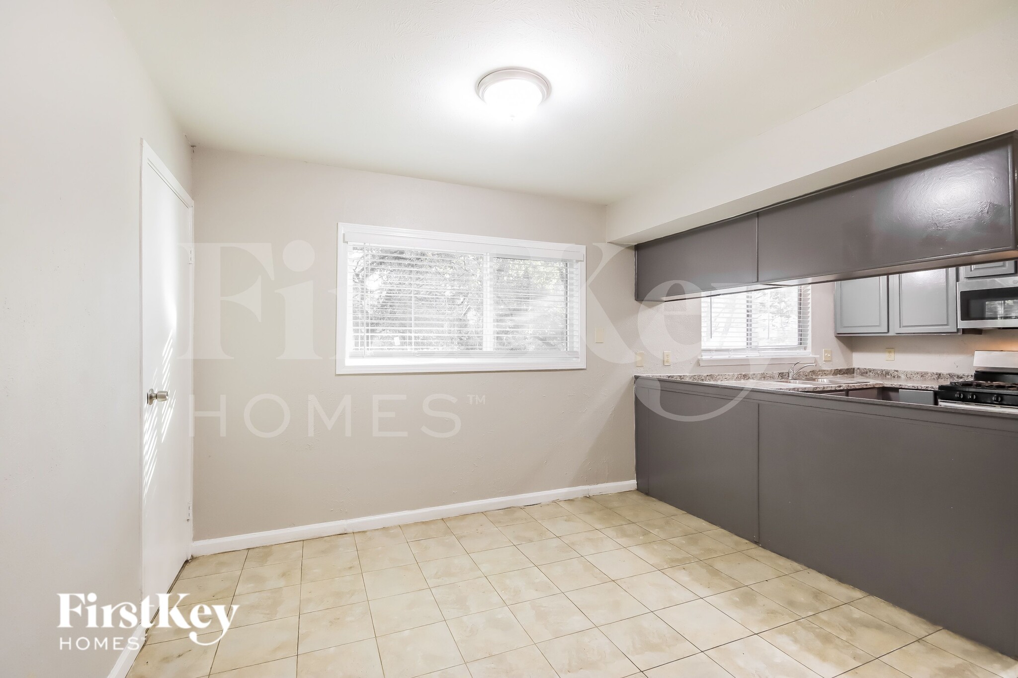 Building Photo - 3214 Sycamore Springs Dr