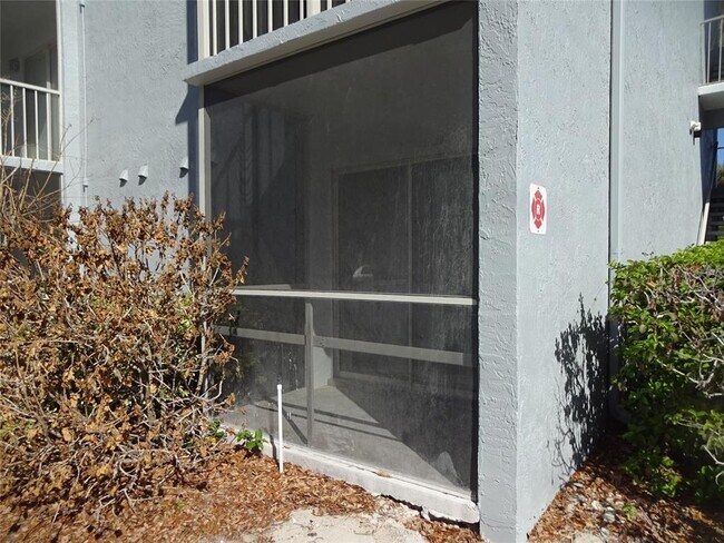 Building Photo - 123 BLUE POINT Way