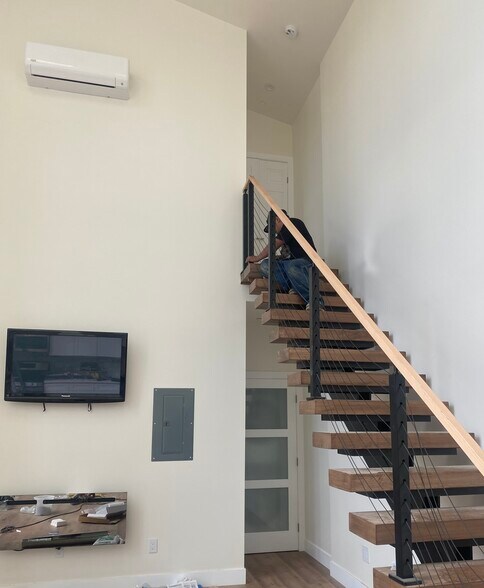 Building Photo - 2447 Alameda de las Pulgas