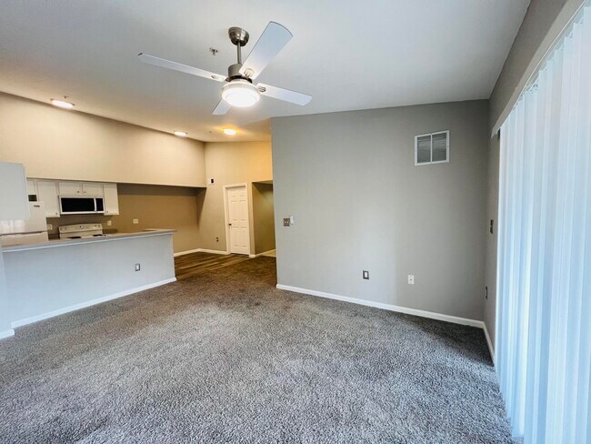 Building Photo - 141 SW Palm Dr