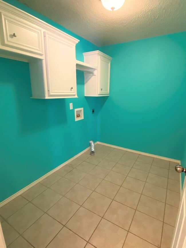 Building Photo - **BEAUTIFUL WESTCHESTER PARK HOME**