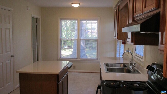 Building Photo - 1675 Ravens Pl