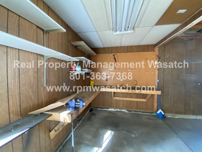 Building Photo - Look at This Cute 2 Bedroom 2 Bathroom Hom...
