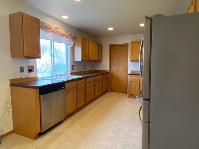 Building Photo - Large Dupont Home ~ Northwest Landing Comm...